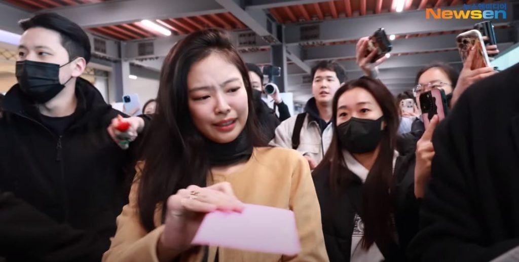 blackpink-jennie-airport