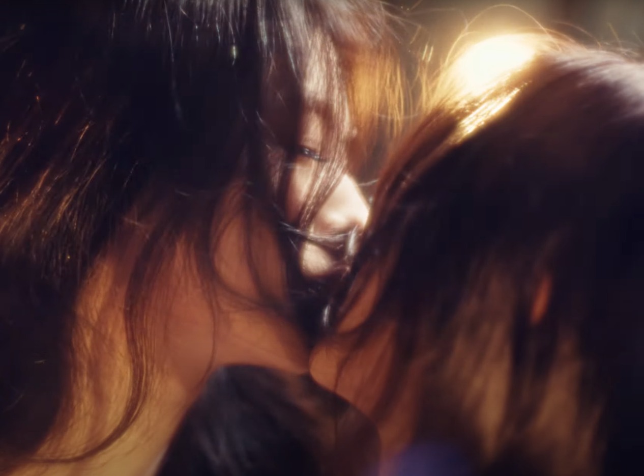 MEOVV kiss toxic