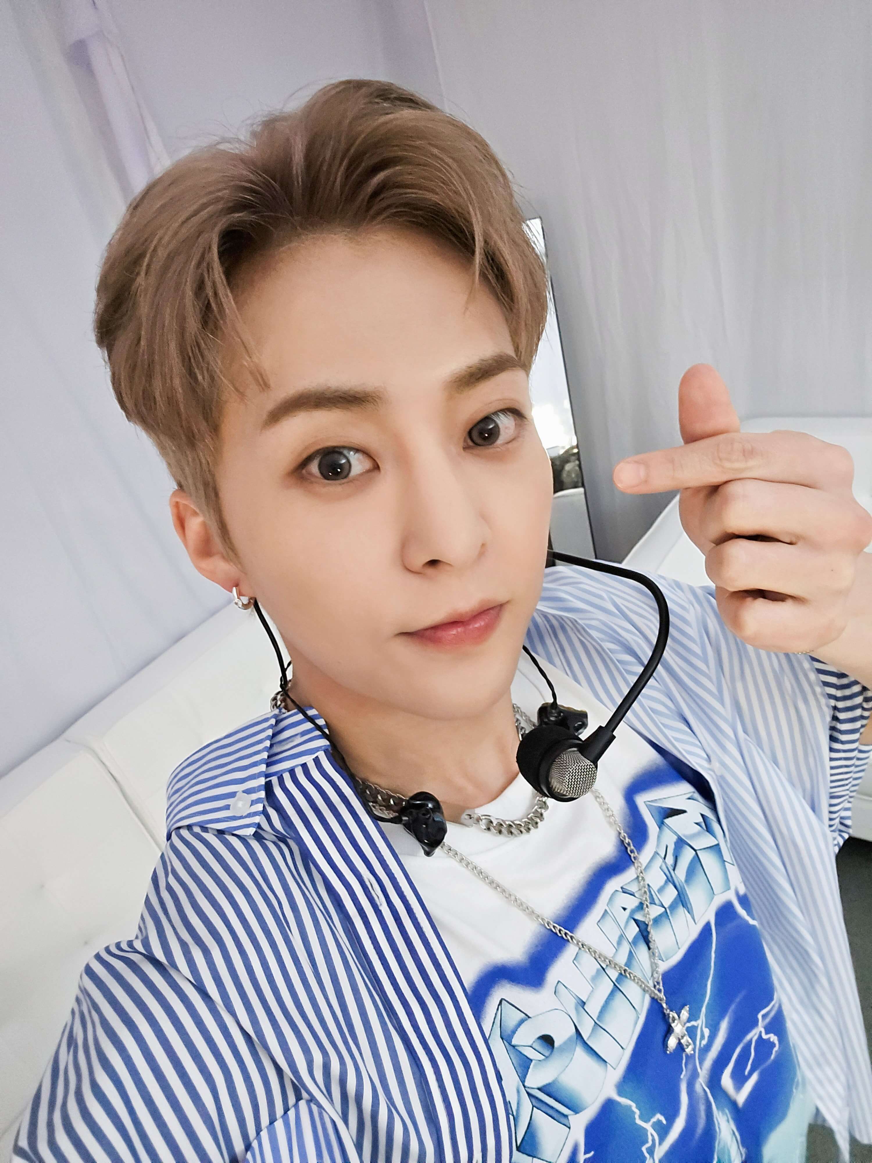 xiumin-exo-1-071124