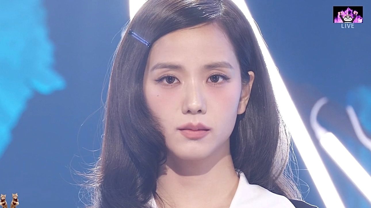 [Pann] “Why does Jisoo look so old?”