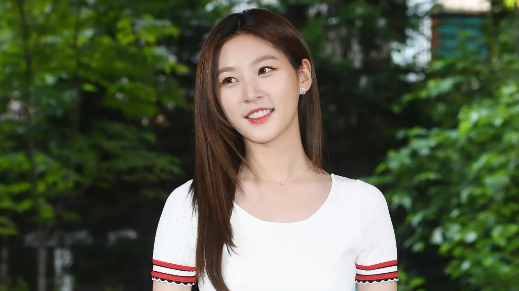 Sanctions Against YouTuber Who Harassed Late Kim Sae-ron Reaches 40000 Signatures